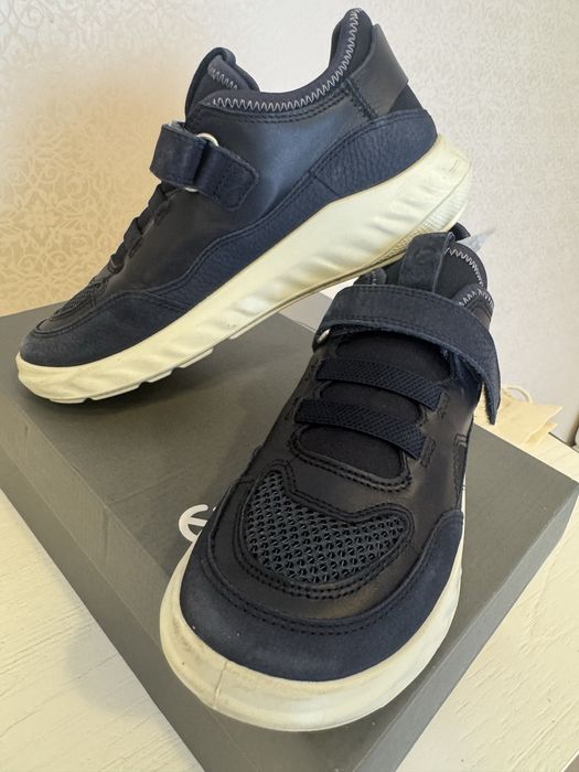 Продам дитячі Ecco кросівки