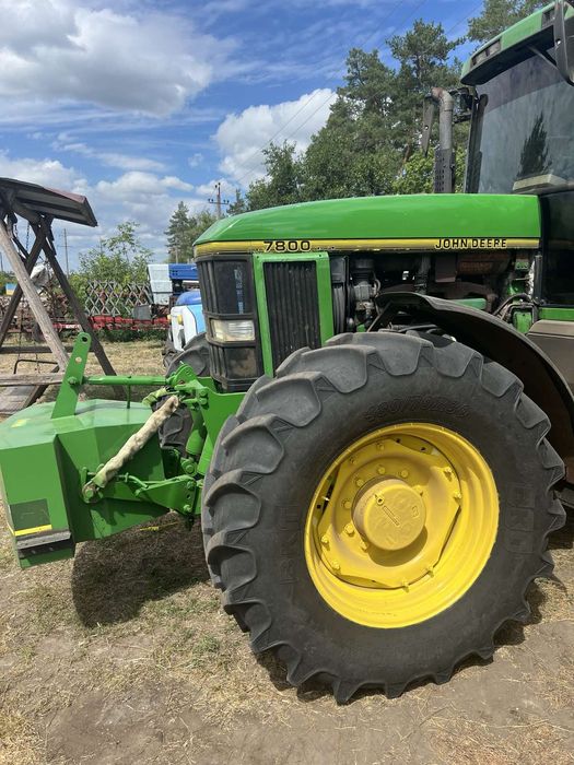 John Deere 7800.
