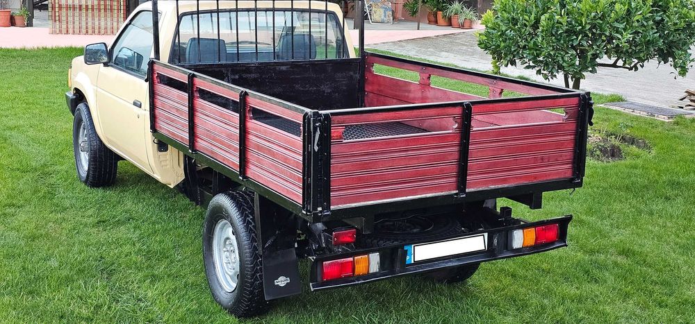 Nissan 4x4 caixa aberta direção assistida, três lugares