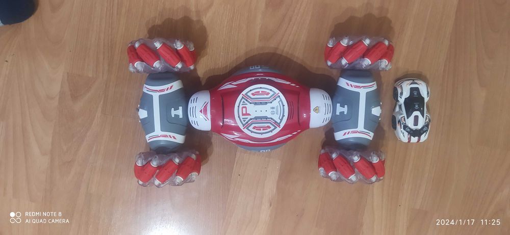 Машинка на пульті управління