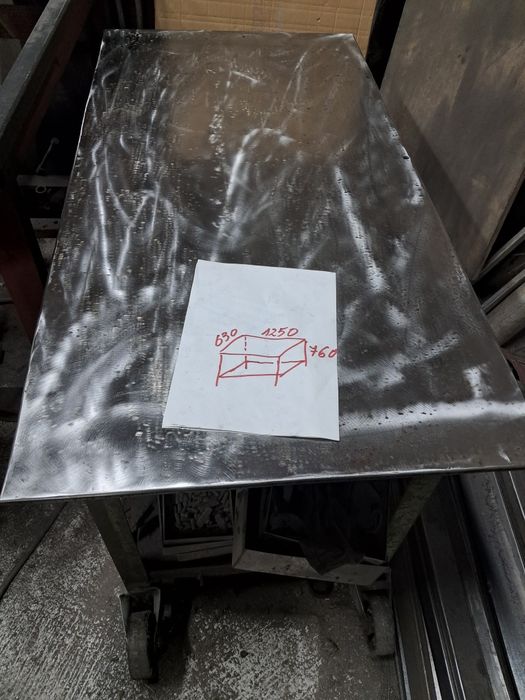 Witam sprzedam stół warsztatowy z grubej blachy