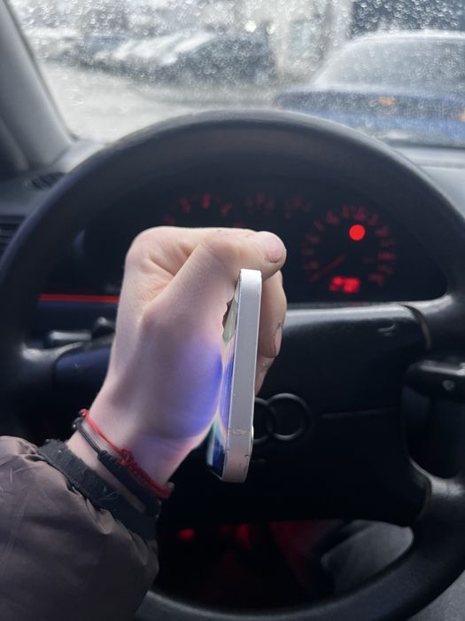 Продам iphone 12 128