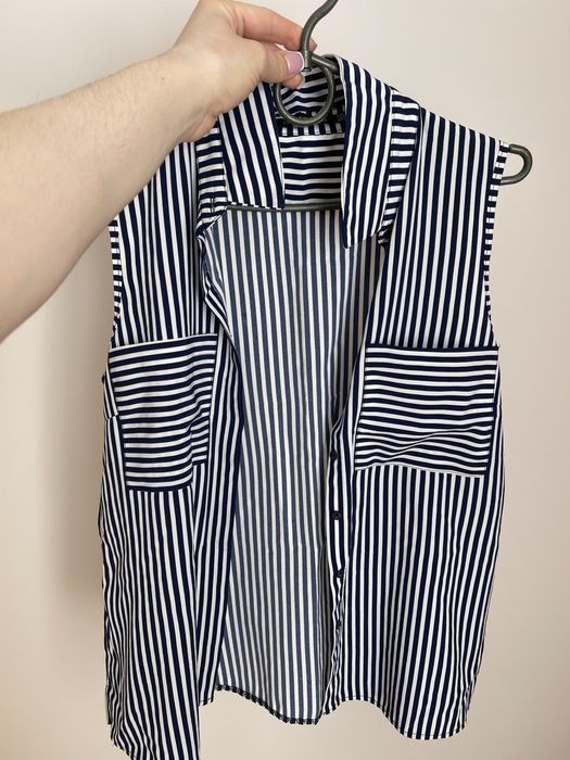 Блуза в полоску, класичні темно-сині брюки