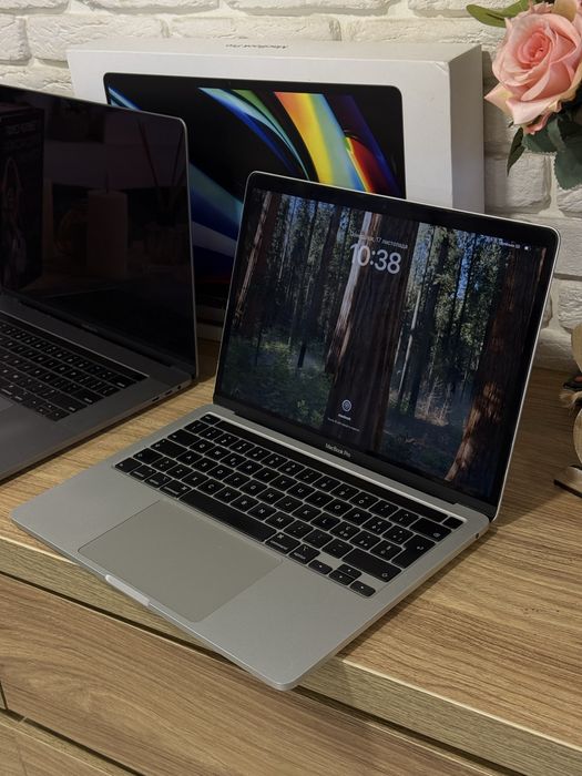 MacBook Pro 13” (2020) Silver i5/8/256 GB вживаний ноутбук Apple