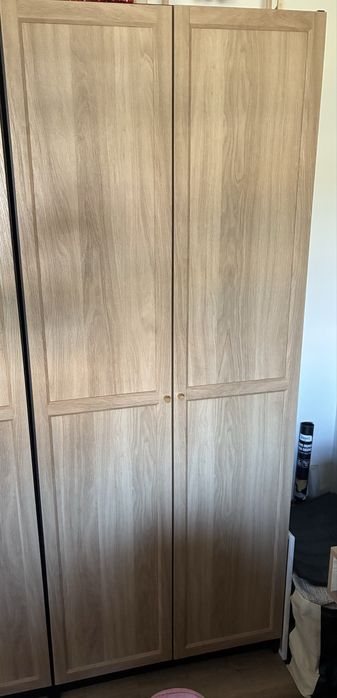 Estante Billy com portas