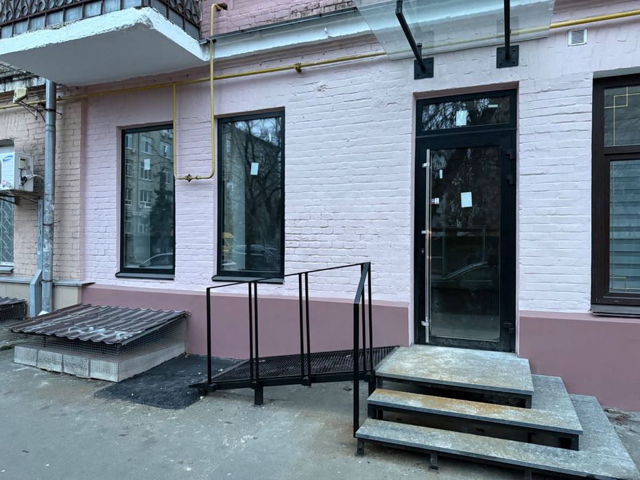 Продаж Фасад 85 м2 Поділ вул Волошська