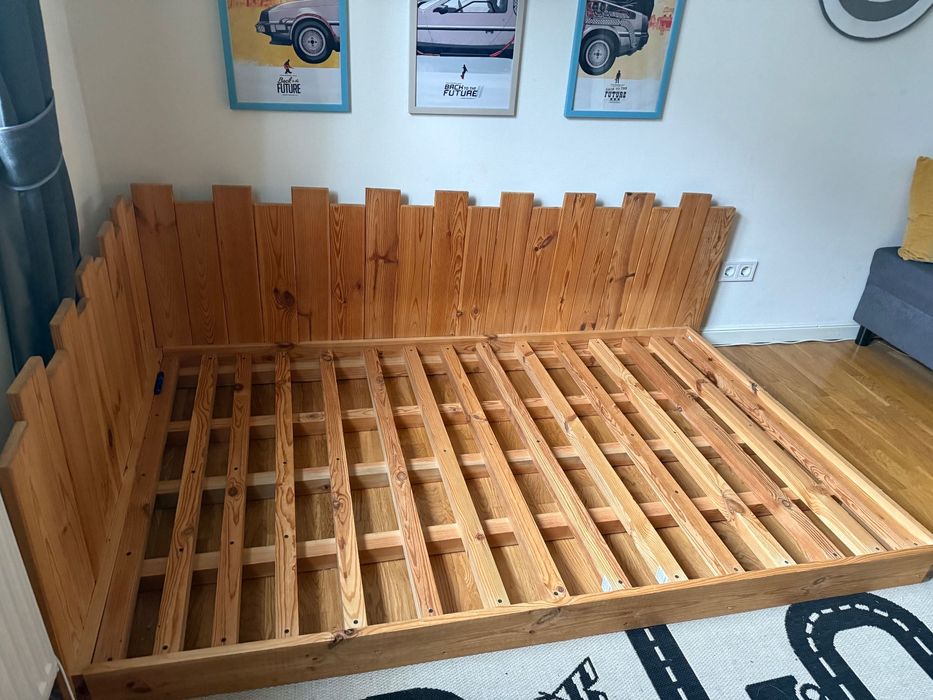 Кровать с матрасом