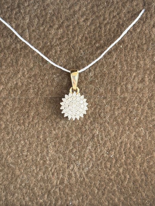 Zjawiskowa zlota zawieszka z diamentami