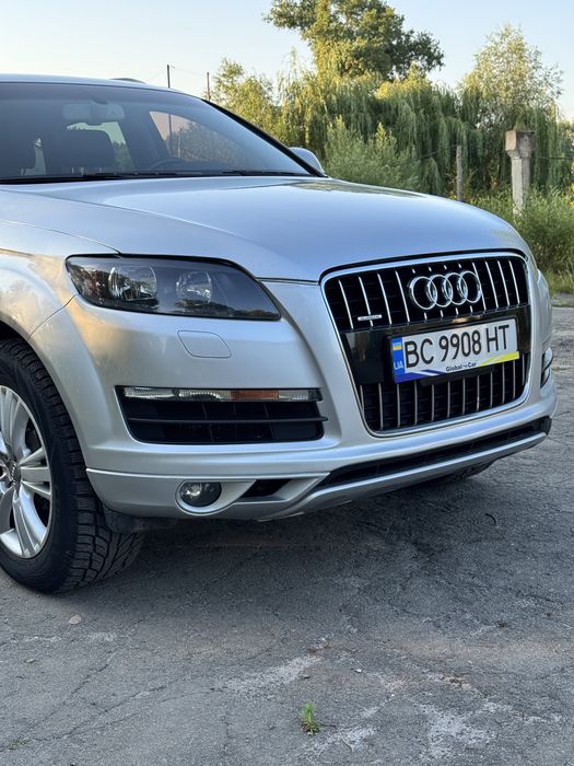 Ауді  Q7 3.0 2011 рік