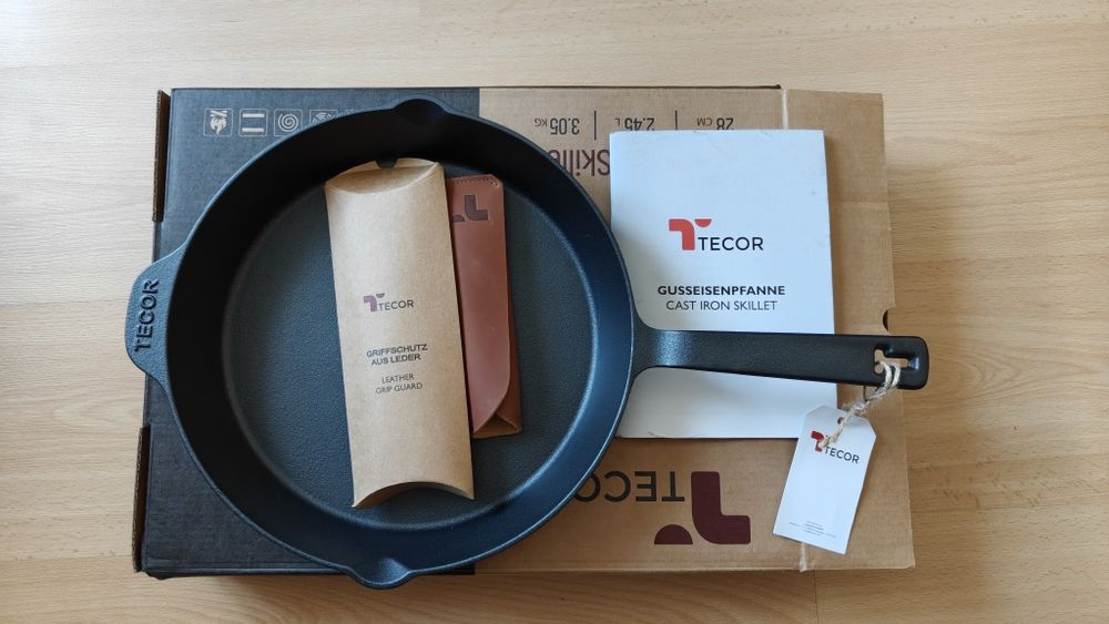 Patelnia żeliwna Tecor 28cm