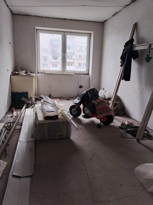 Чотирикімнатна квартира по Набережній.