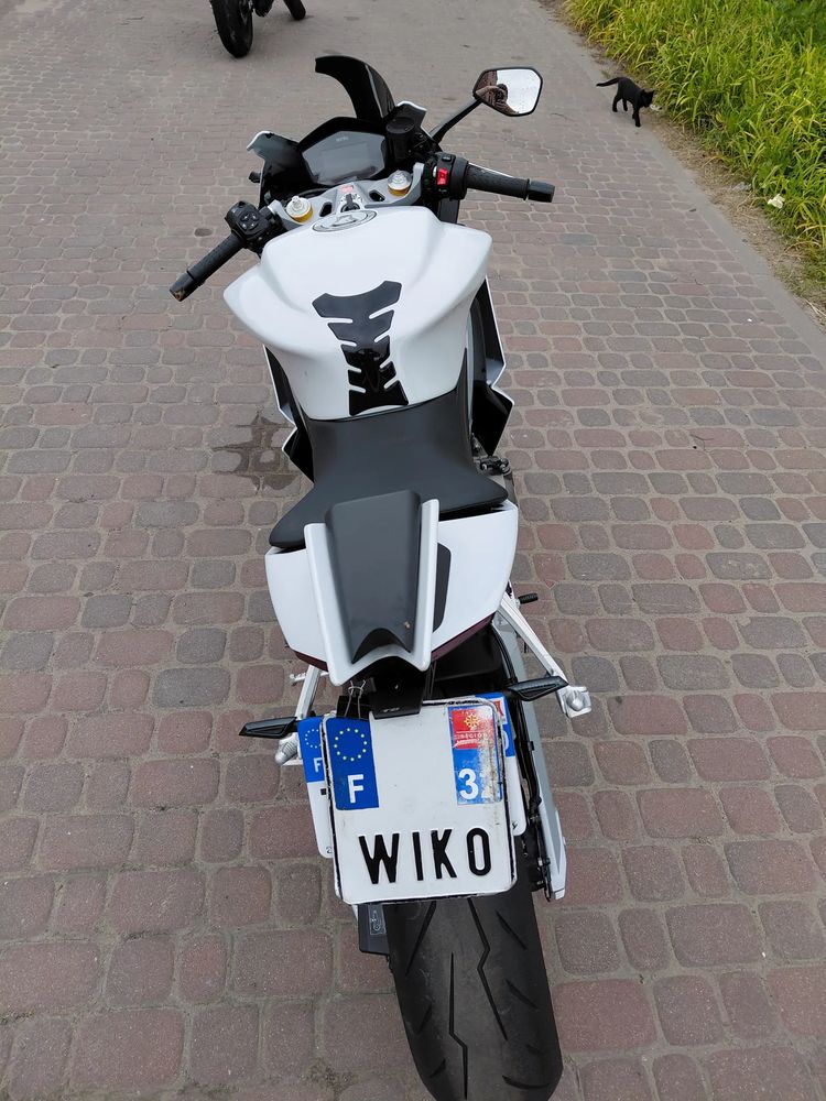 alt