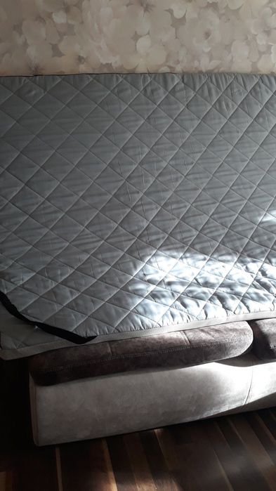 Матрац сірого кольору