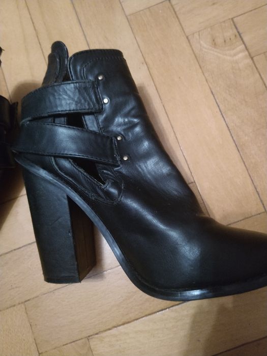 Buty krótkie czarne 37 Atmosphere