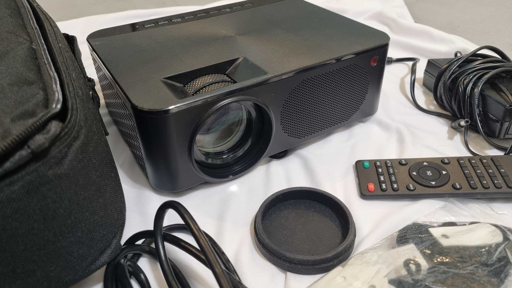 Projektor onn. 720p HD - pełny zestaw pod domowe kino