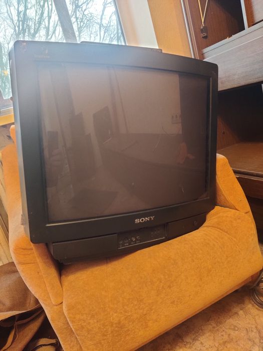 Віддам даром два телевізора