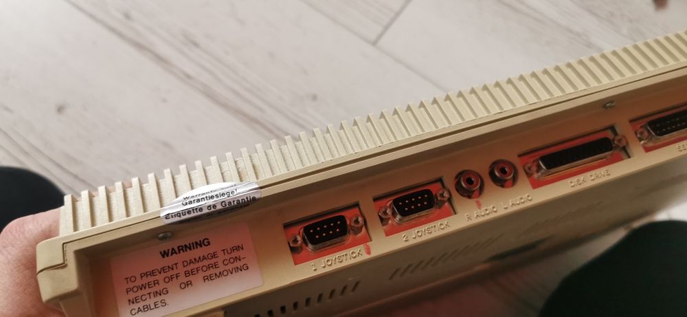 Nowe Commodore Amiga A500  RAM 1MB
a 
Nigdy nieotwieran