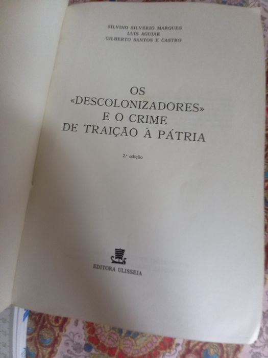 Os Descolonizadores e o Crime de Traição à Pátria