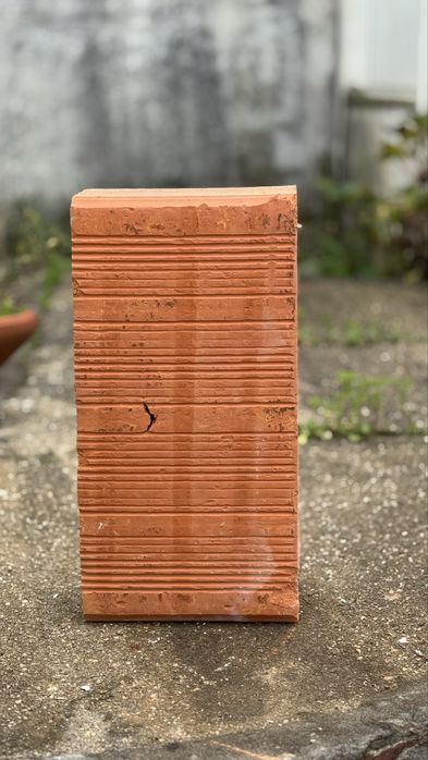 Garrafeira em tijolo de 4 garrafas