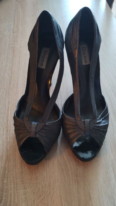 Srebrne metaliczne buty na obcasie Dune 39