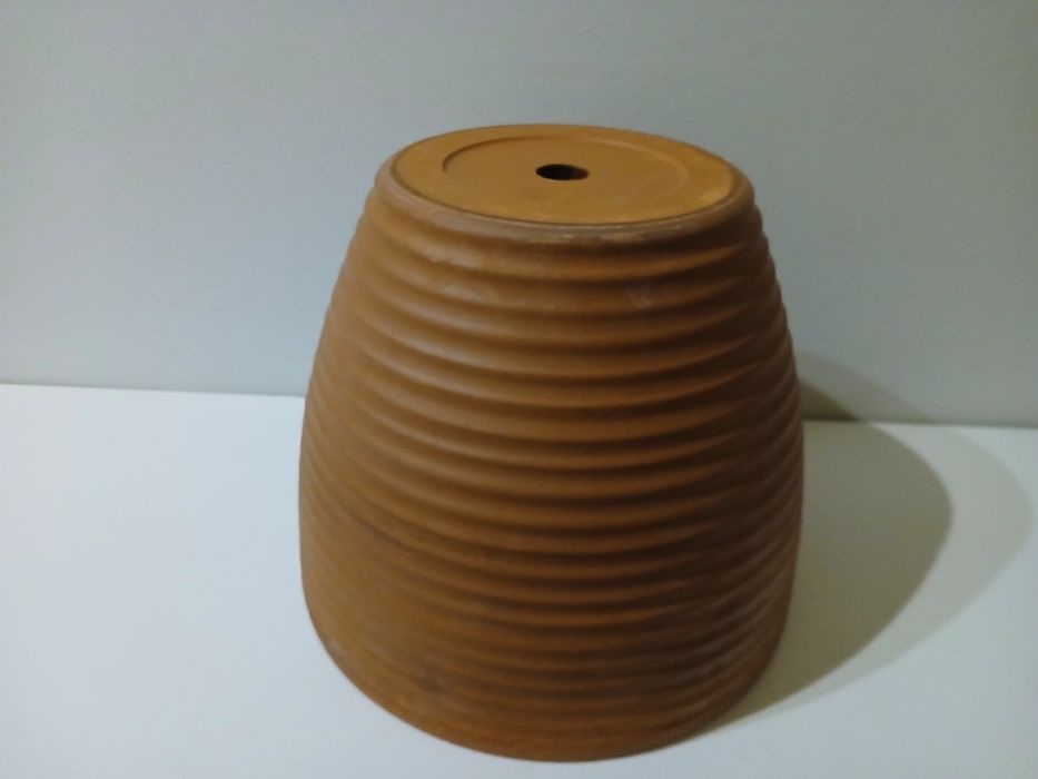 Vaso de barro cónico