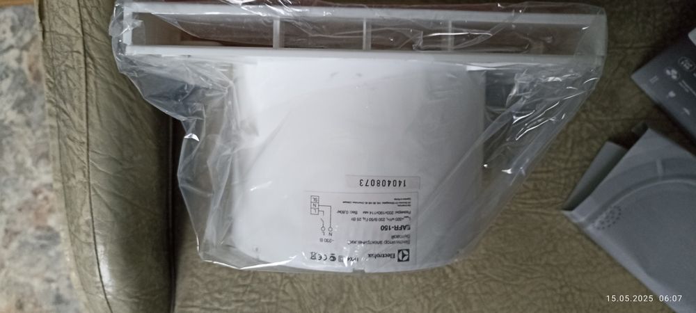 Вентилятор вытяжной       Electrolux EAFR-150 red.