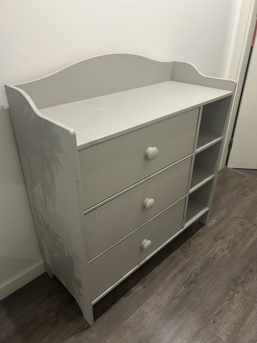 Cómoda IKEA cinza - usada
