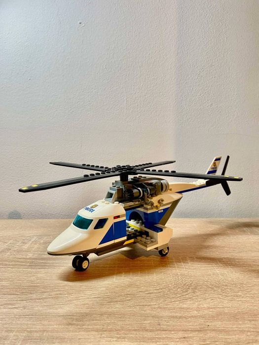 LEGO  City 60138 Pościg policyjny- helikopter radiowóz motocykl