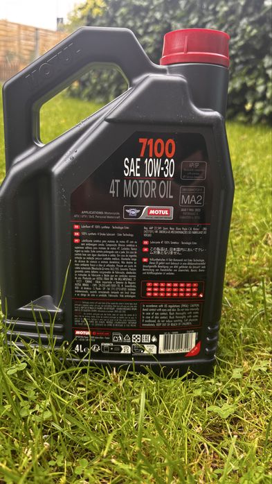 Olej motul 10W30