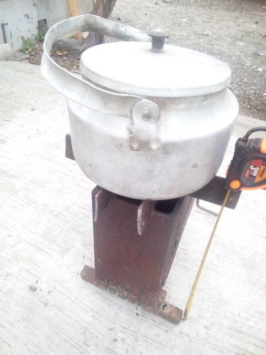 Продам ракетную печ  казаны для приготовления пищи маленькая буржуйка