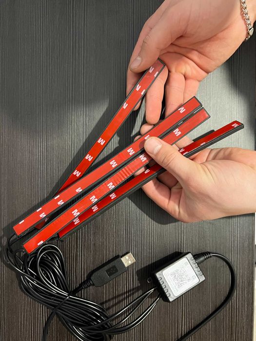 Універсальна RGB стрічка для авто з USB та управлінням з сматфона