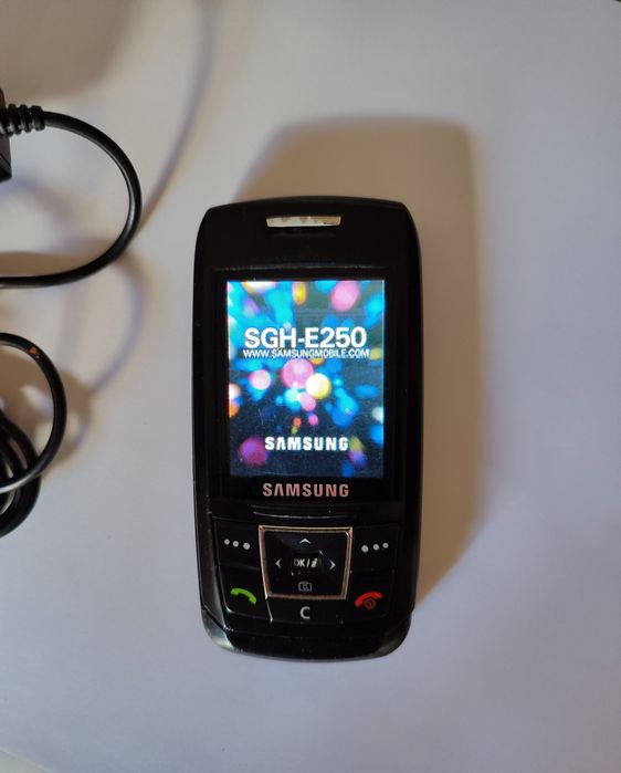 Telefon komórkowy Samsung SGH E250