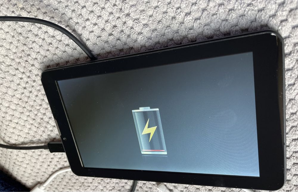 Uszkodzony tablet Manta