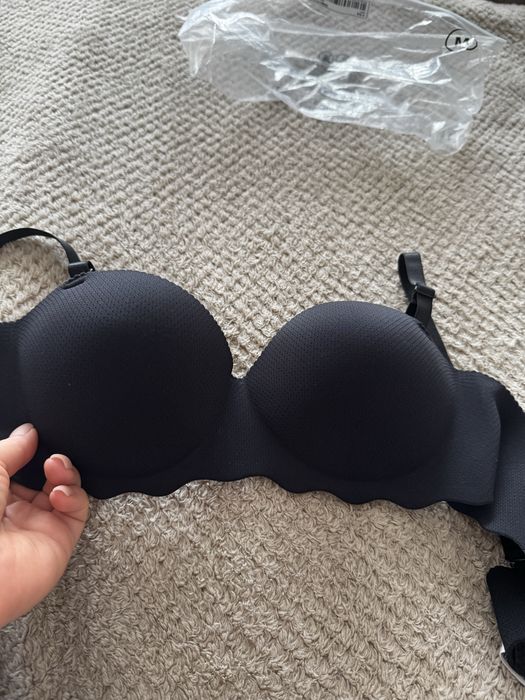 Damski czarny biustonosz push-up, bezszwowy