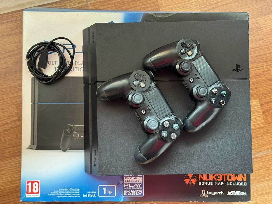 PlayStation 4 1 TB Black with Original Box + 2 Controllers64284475604995121