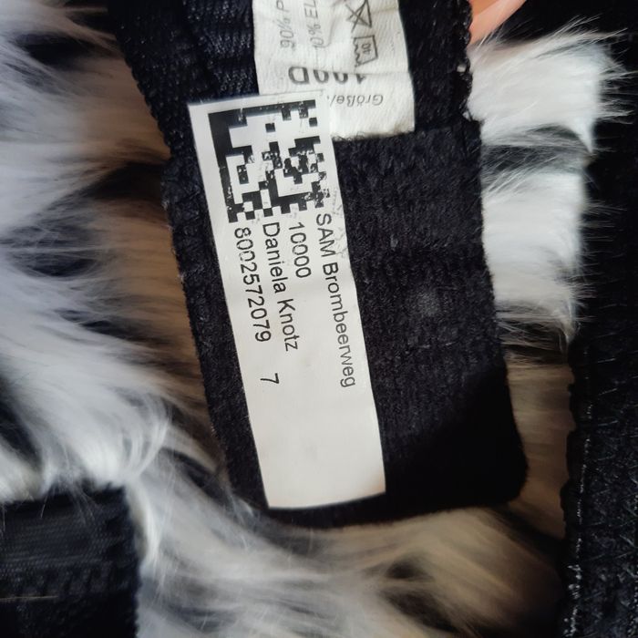 Czarny biustonosz r. 100 D