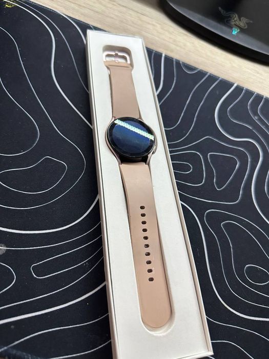 Продам новому стані смарт годинник galaxy watch 4