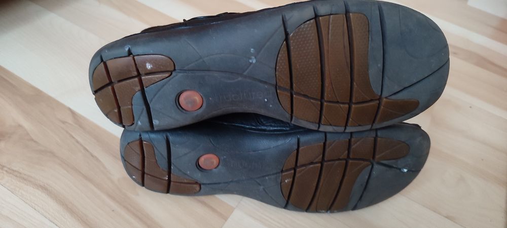 czarne botki Clarks