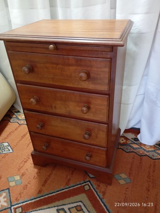 Mesa cabeceira com mesa extensível