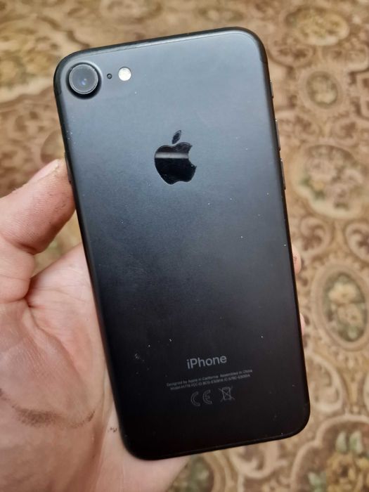 iPhone 7 32GB чорний з чохлом