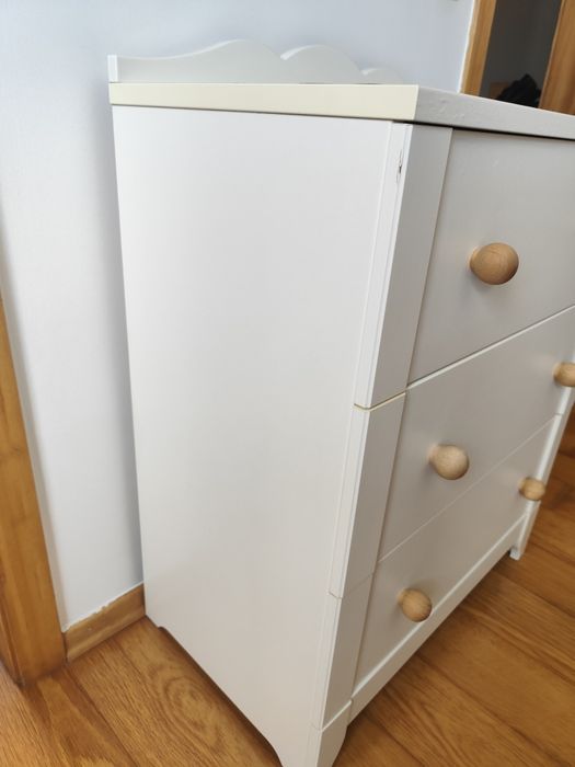 Cómoda branca IKEA