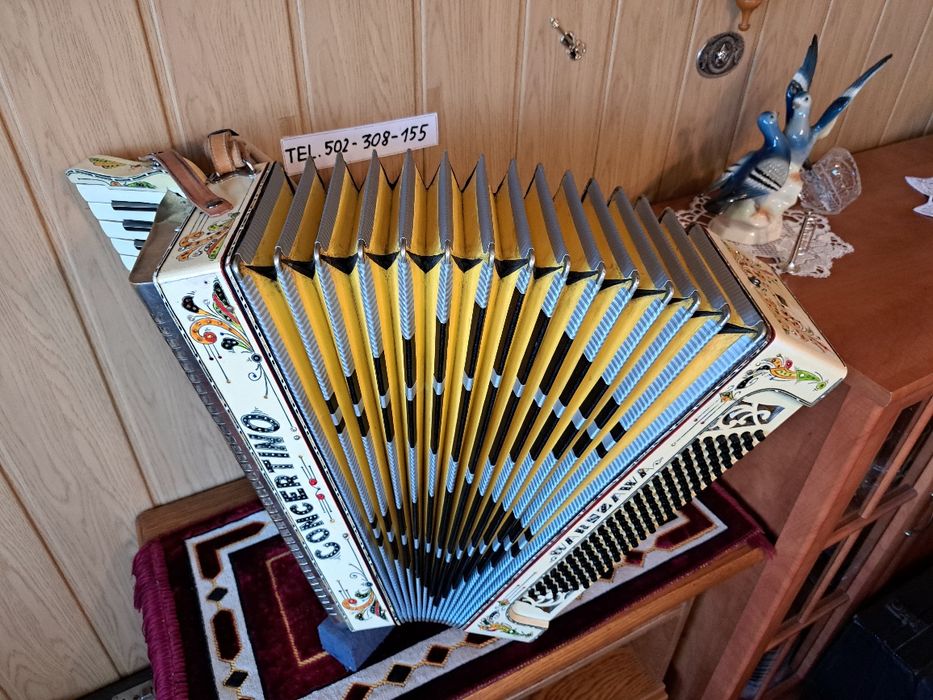 Akordeon Concertino Warszawa 120bas cztery chóry