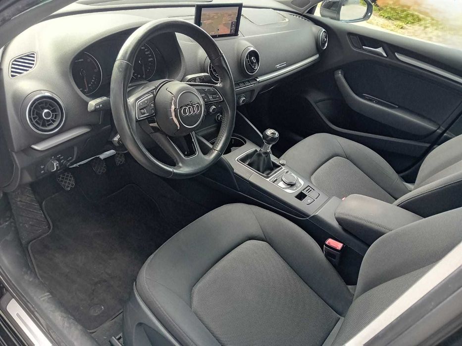 Audi A3 1.6 Sportback S-Line - Nacional ( pequeno sinistro )