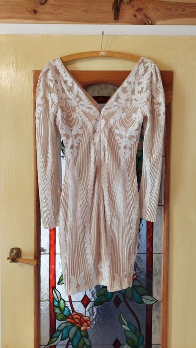 Piękna, kobieca, elegancka i seksowna sukienka Soky & Soka