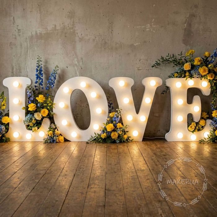 Напис LOVE слово лед підсвіткою лампочками LED декор весілля фотозона
