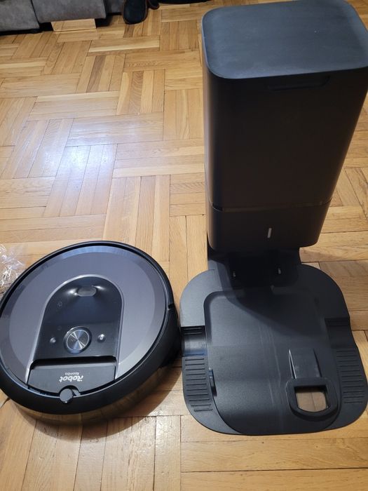 Odkurzacz ze stacją dokującą iRobot i7+