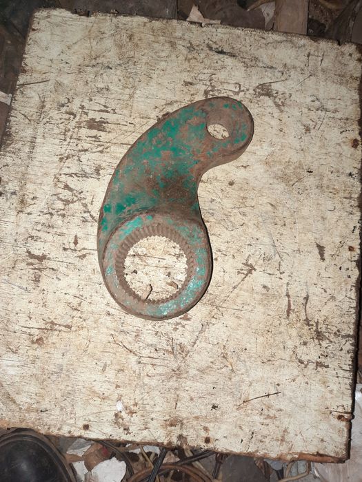 Продам   рычаг гидроцылиндра ЮМЗ (запятая)