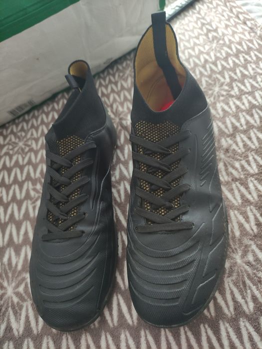 Buty piłkarskie typu trufy rozmiar 40