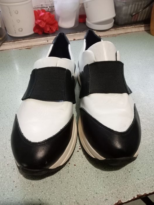 Осінні кросівки.Нові