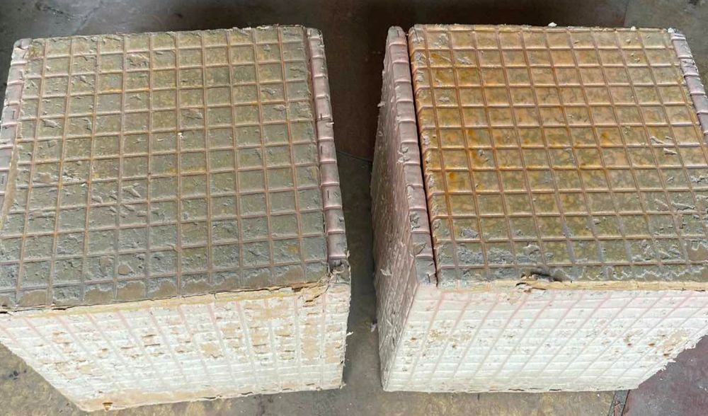 Продам пуфик 40х40х40 см 2 шт